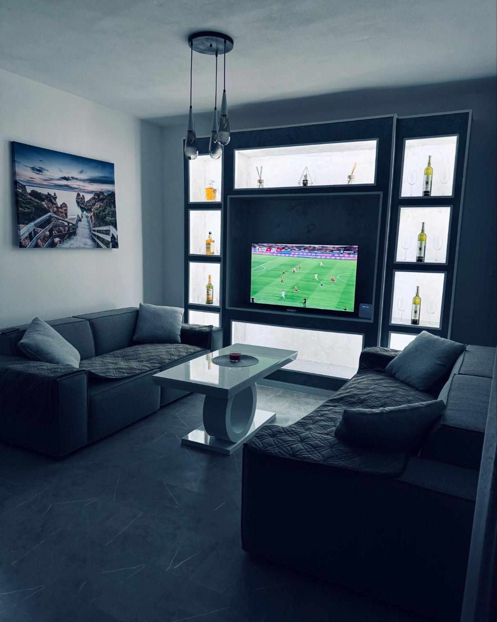 As Apartment *